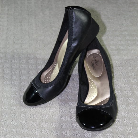 Dexflex Comfort Size 10M Black 1.75" Wedge Heels - LIKE NEW - Picture 1 of 6